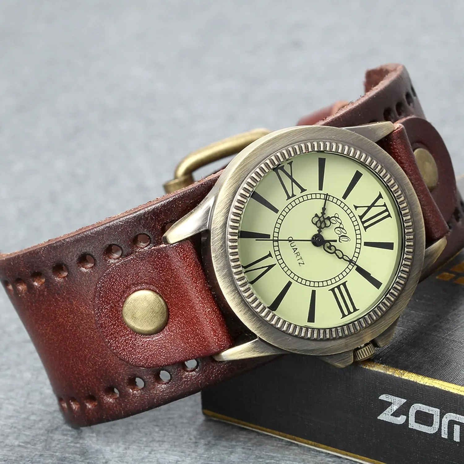 Avaner Vintage Bronze Leather Watches: Retro Steampunk Wide Cuff Analog Quartz Wrist Watches for Men and Women